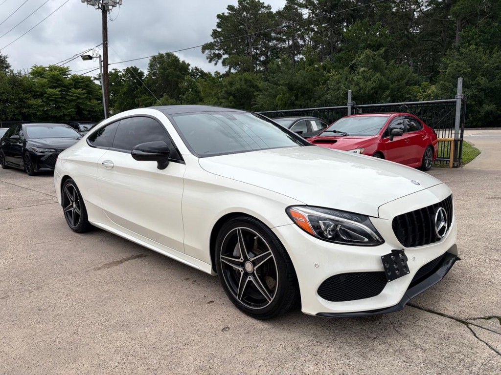 Mercedes-Benz C 300 Vehicle Full-screen Gallery Image 04