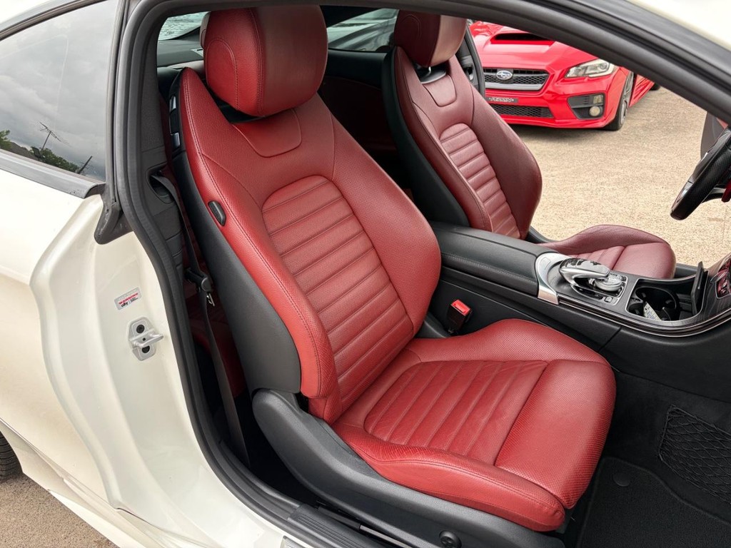 Mercedes-Benz C 300 Vehicle Full-screen Gallery Image 14