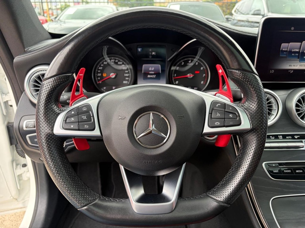 Mercedes-Benz C 300 Vehicle Full-screen Gallery Image 18