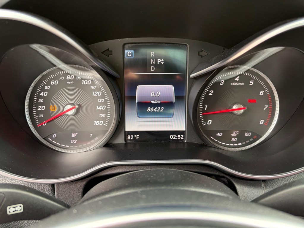 Mercedes-Benz C 300 Vehicle Full-screen Gallery Image 19