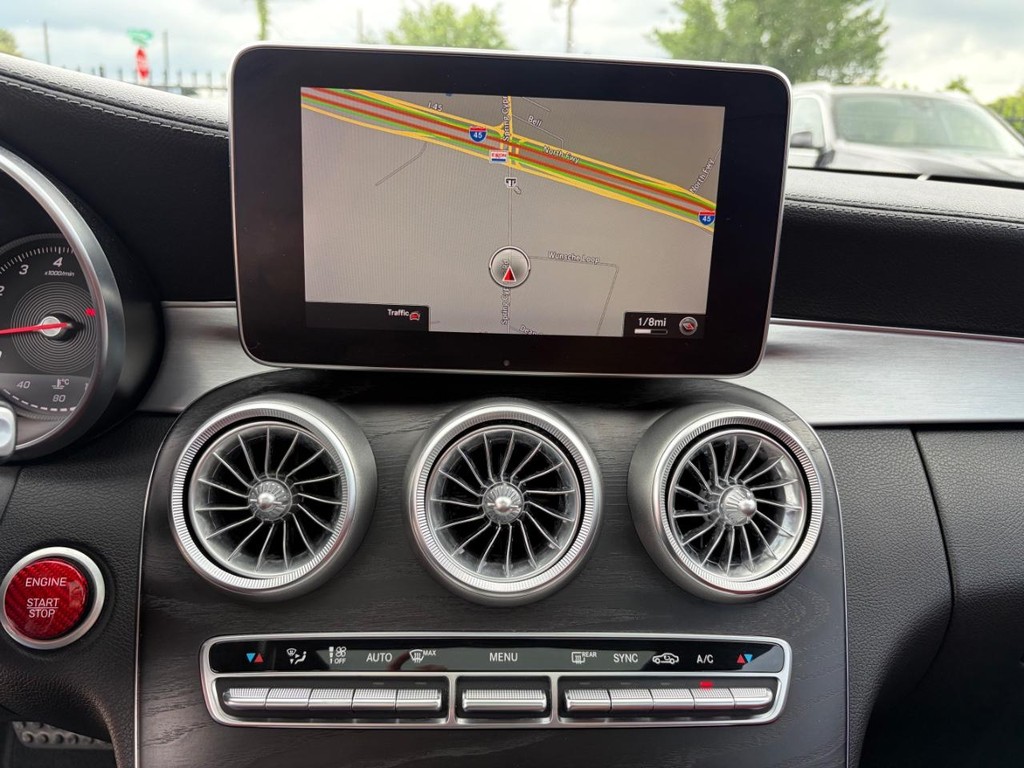 Mercedes-Benz C 300 Vehicle Full-screen Gallery Image 20