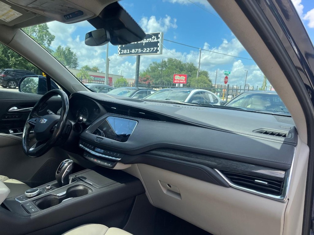 Cadillac XT4 Vehicle Full-screen Gallery Image 13