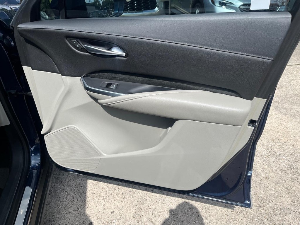 Cadillac XT4 Vehicle Full-screen Gallery Image 15