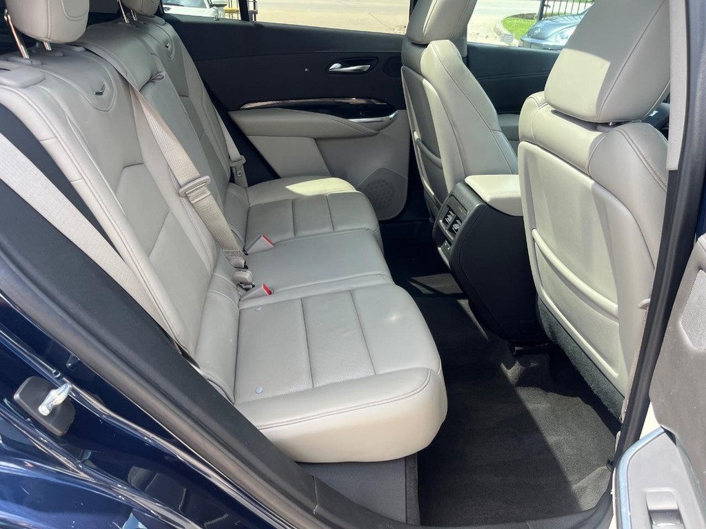 Cadillac XT4 Vehicle Full-screen Gallery Image 16