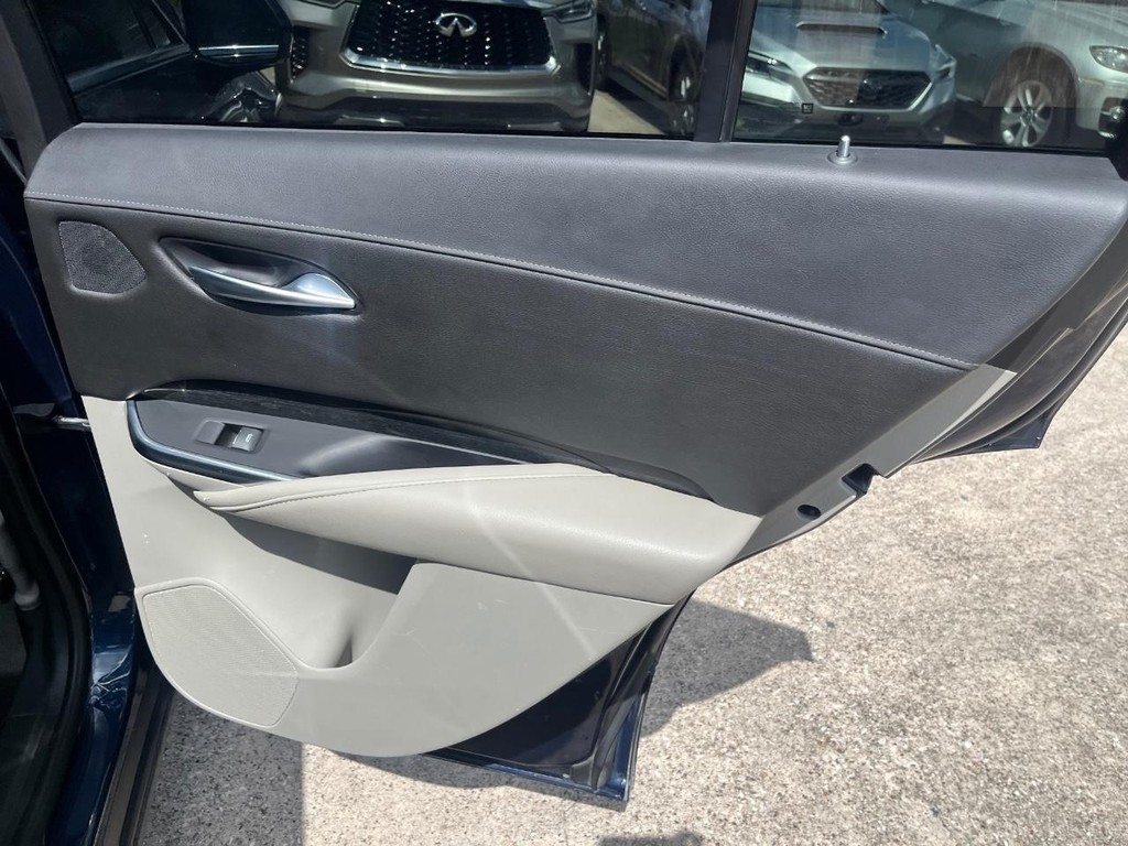 Cadillac XT4 Vehicle Full-screen Gallery Image 17