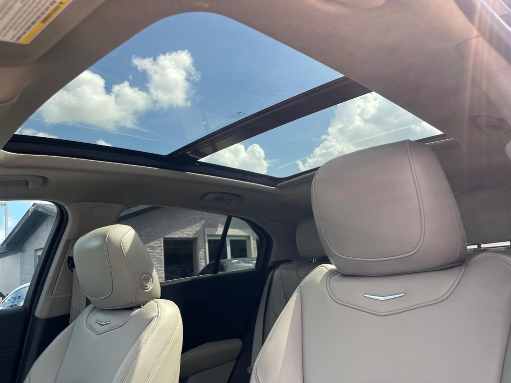 Cadillac XT4 Vehicle Full-screen Gallery Image 26