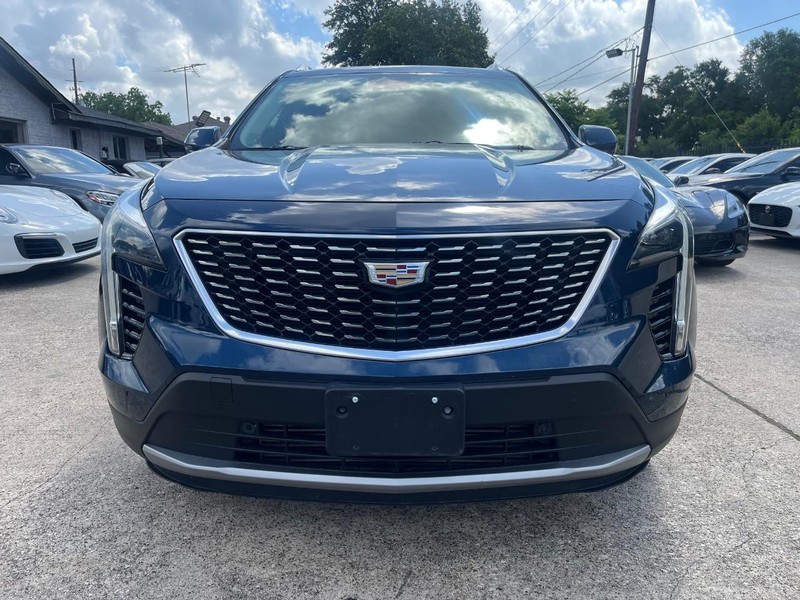 Cadillac XT4 Vehicle Full-screen Gallery Image 02