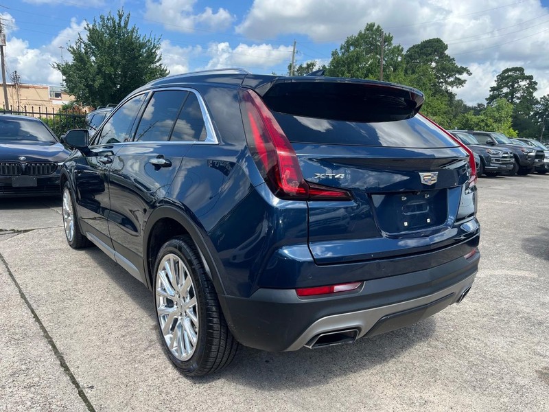 Cadillac XT4 Vehicle Full-screen Gallery Image 08