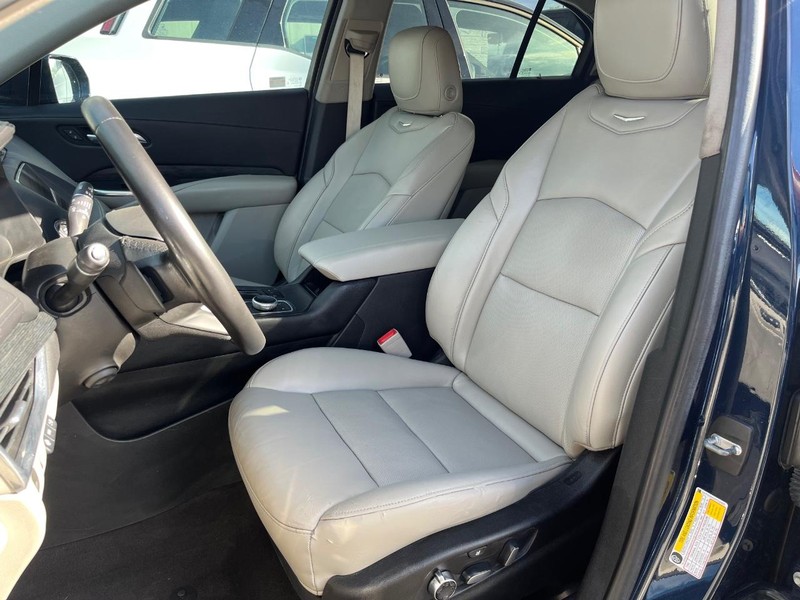 Cadillac XT4 Vehicle Full-screen Gallery Image 11