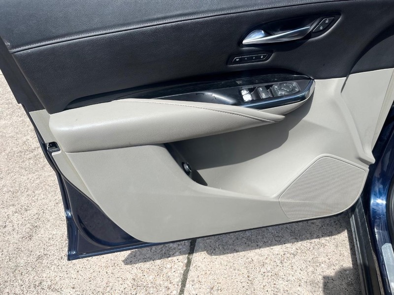 Cadillac XT4 Vehicle Full-screen Gallery Image 12