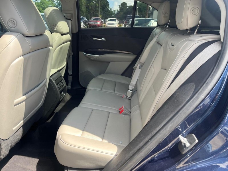 Cadillac XT4 Vehicle Full-screen Gallery Image 16