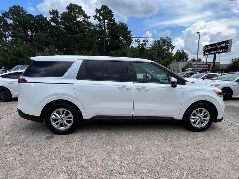 Kia Carnival Vehicle Full-screen Gallery Image 06