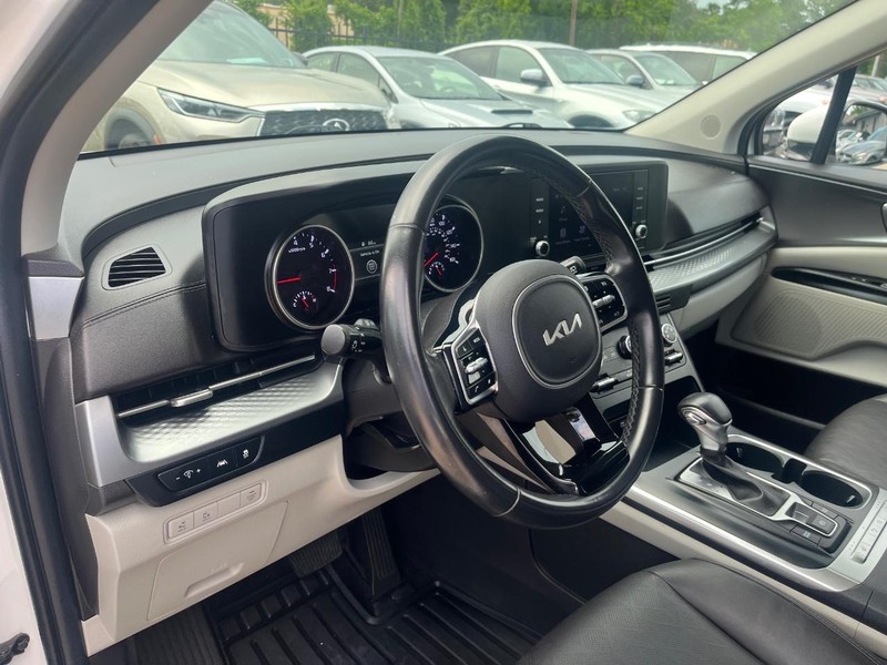 Kia Carnival Vehicle Full-screen Gallery Image 10