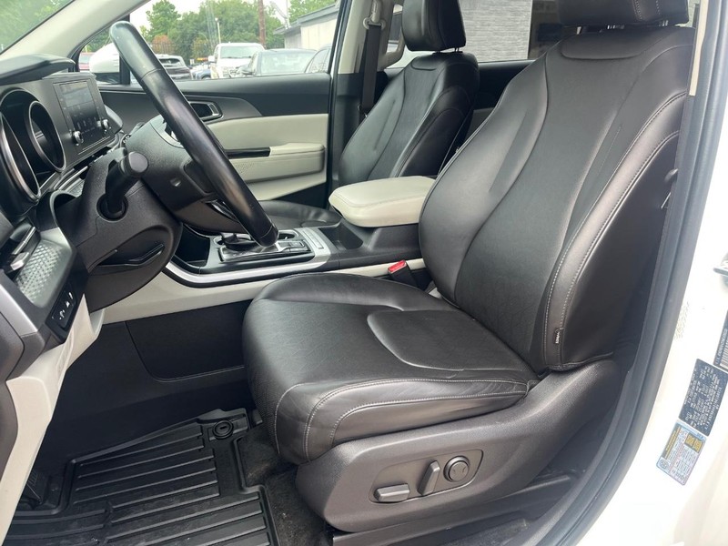 Kia Carnival Vehicle Full-screen Gallery Image 11