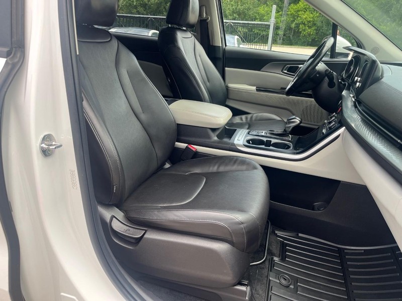 Kia Carnival Vehicle Full-screen Gallery Image 14