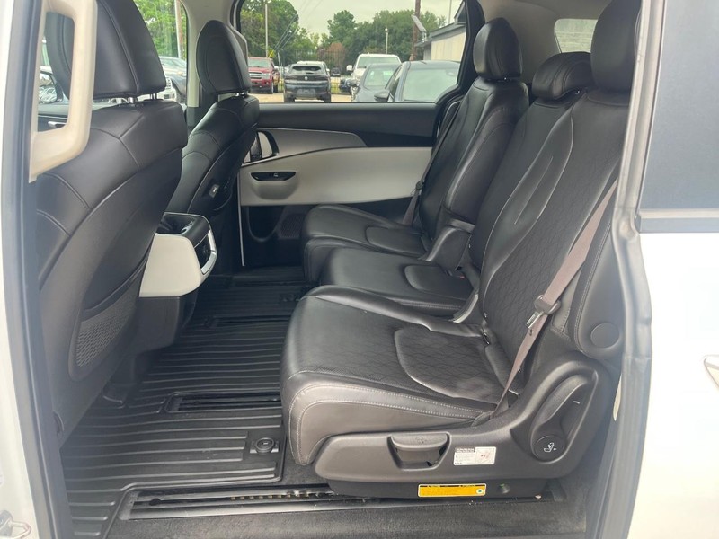 Kia Carnival Vehicle Full-screen Gallery Image 18