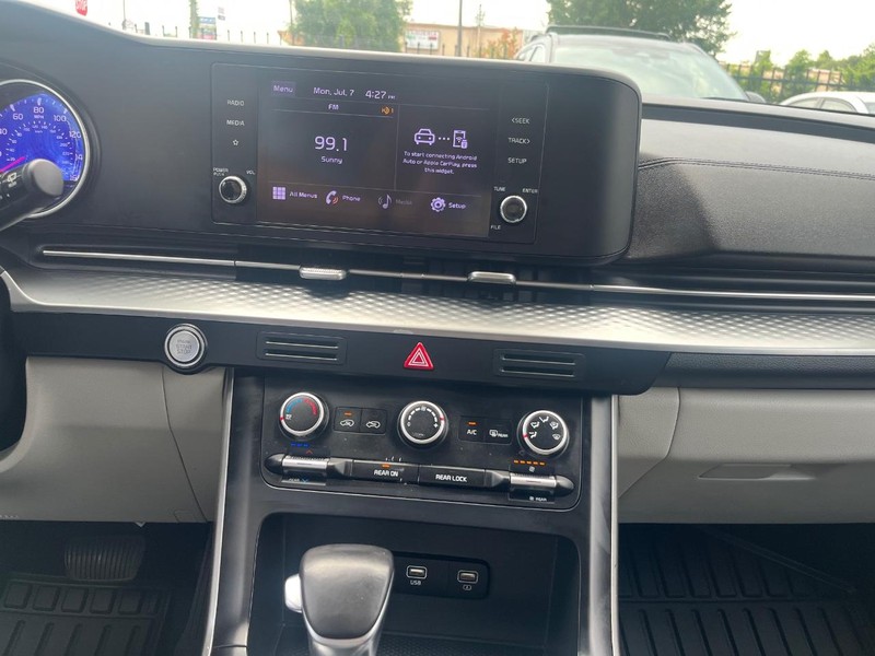 Kia Carnival Vehicle Full-screen Gallery Image 22