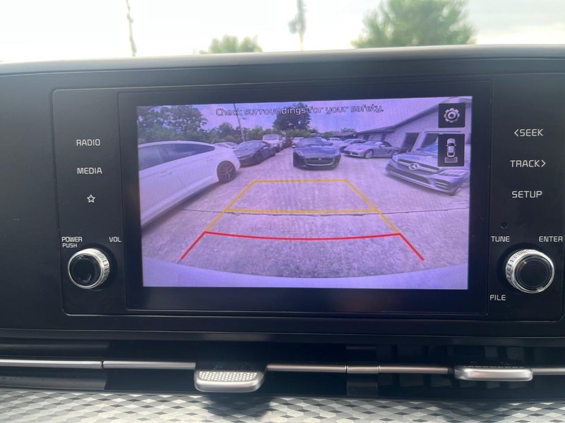 Kia Carnival Vehicle Full-screen Gallery Image 23