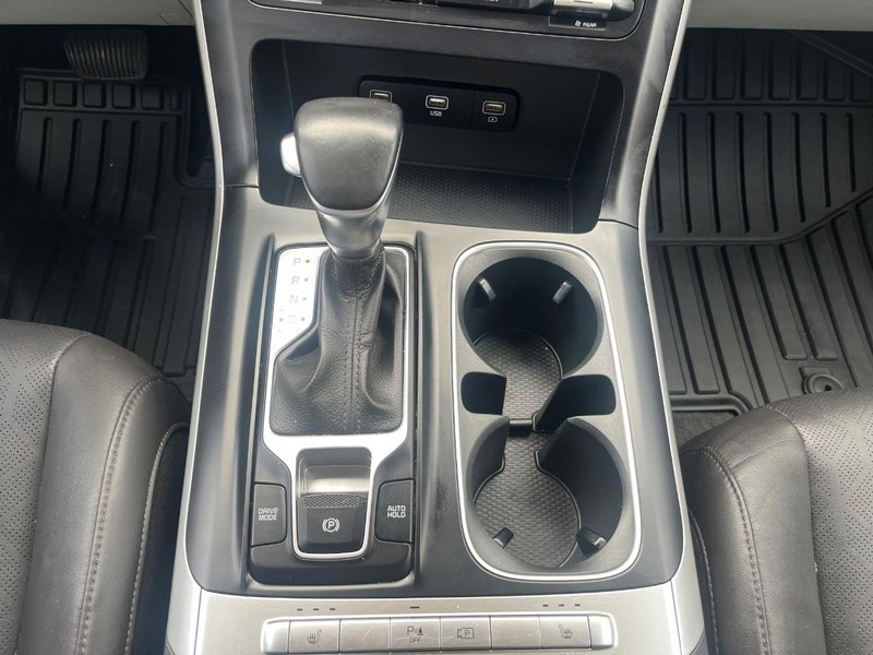 Kia Carnival Vehicle Full-screen Gallery Image 24