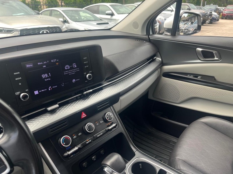 Kia Carnival Vehicle Full-screen Gallery Image 25