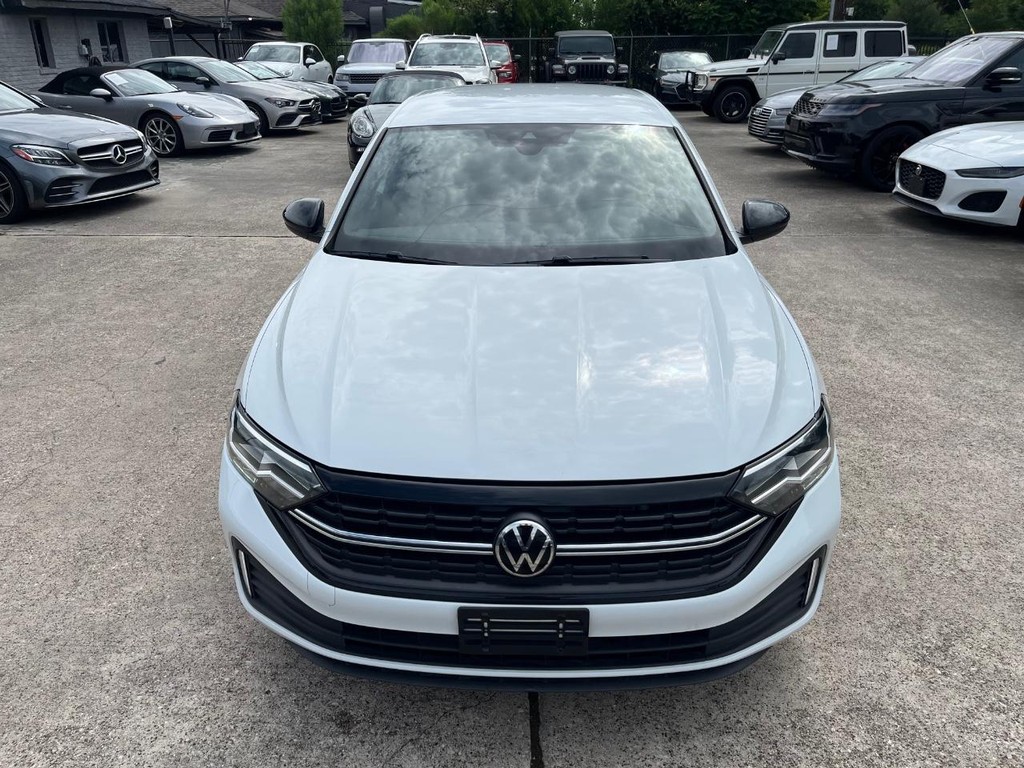 Volkswagen Jetta Vehicle Full-screen Gallery Image 03