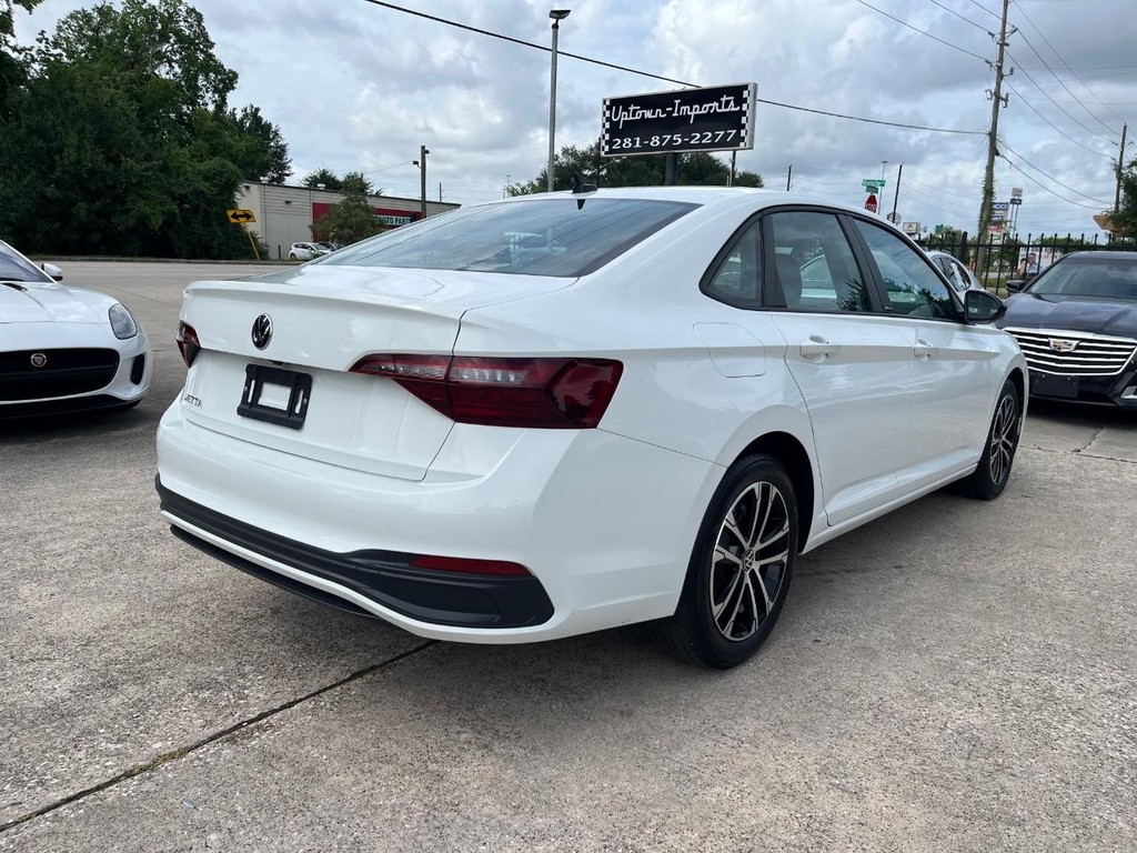 Volkswagen Jetta Vehicle Full-screen Gallery Image 06