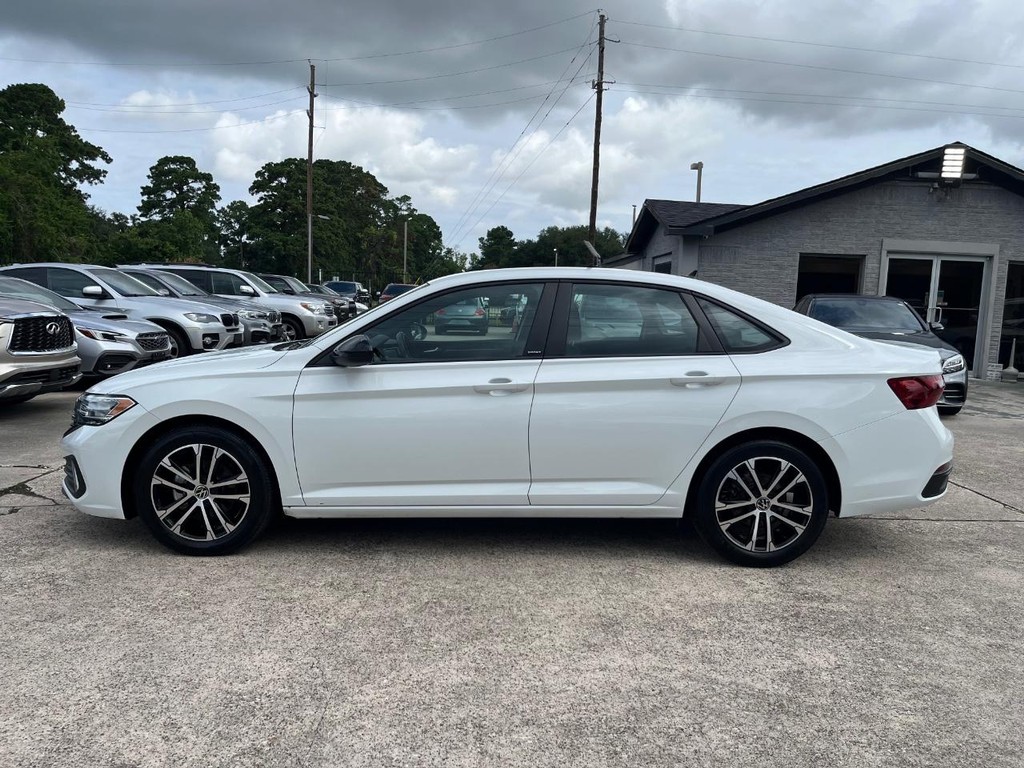 Volkswagen Jetta Vehicle Full-screen Gallery Image 09