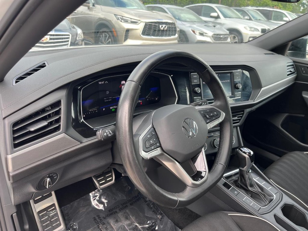 Volkswagen Jetta Vehicle Full-screen Gallery Image 10