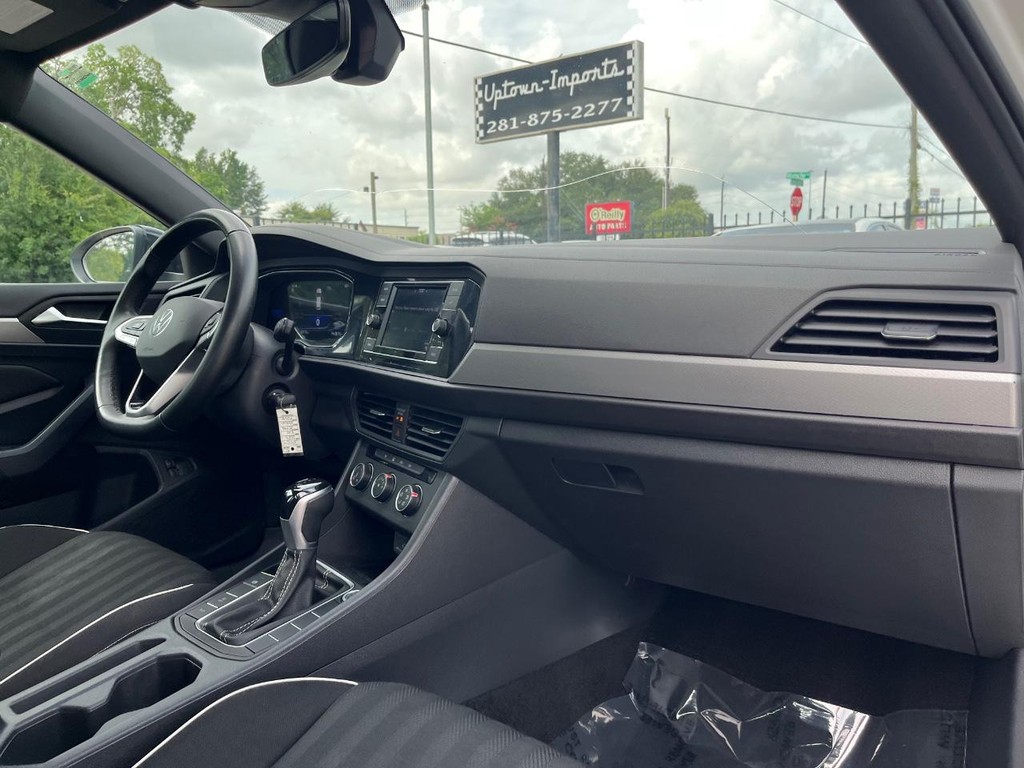 Volkswagen Jetta Vehicle Full-screen Gallery Image 13