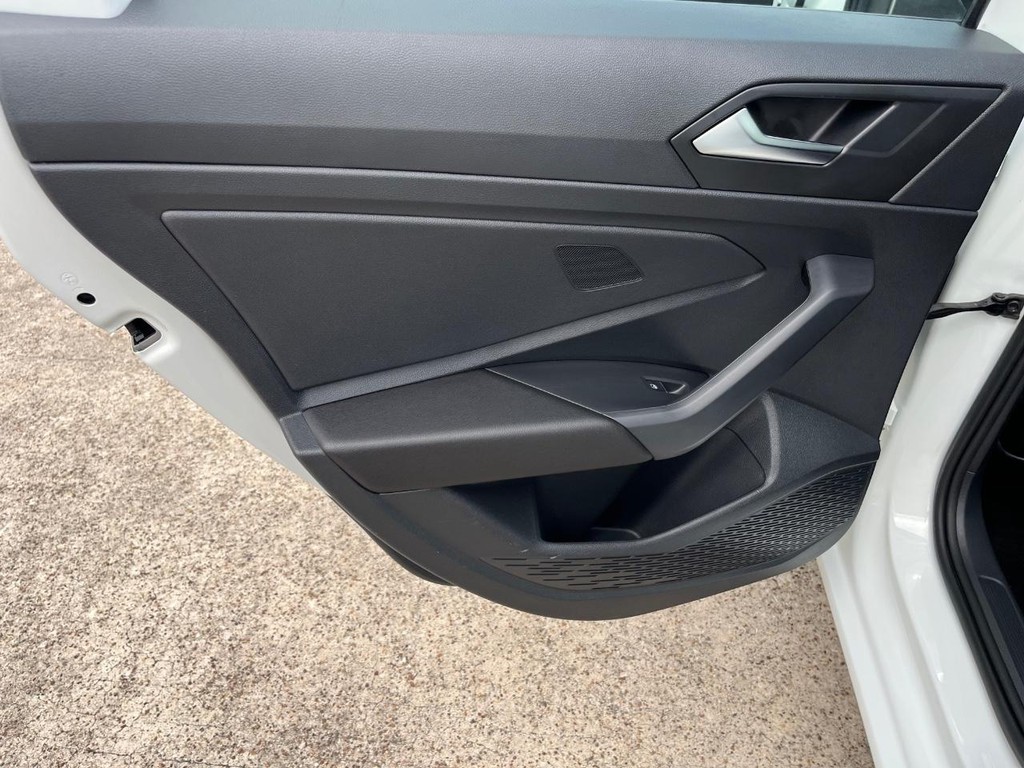 Volkswagen Jetta Vehicle Full-screen Gallery Image 19