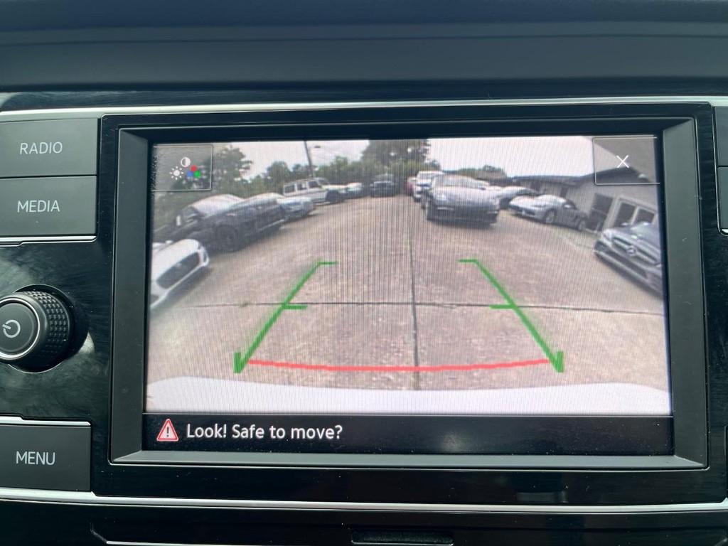 Volkswagen Jetta Vehicle Full-screen Gallery Image 24