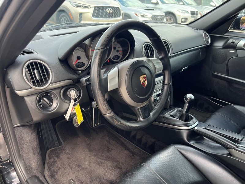 Porsche Boxster Vehicle Full-screen Gallery Image 18