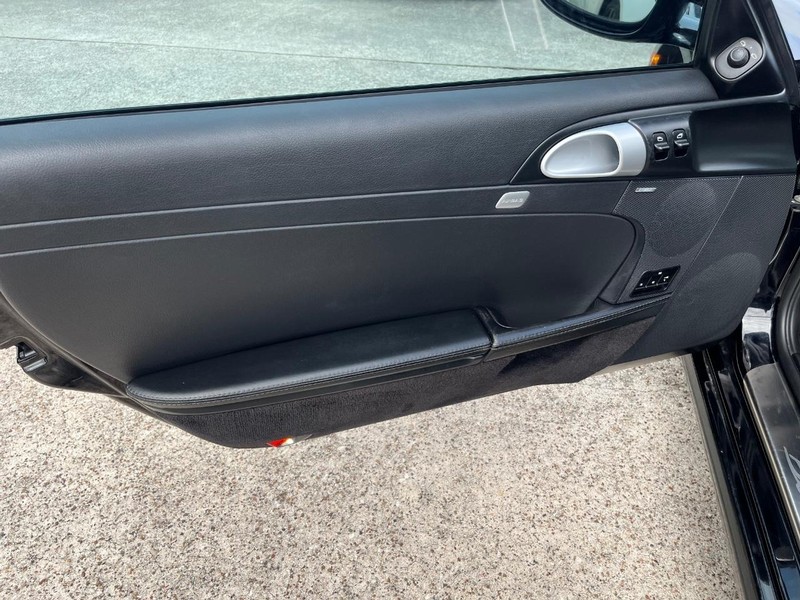 Porsche Boxster Vehicle Full-screen Gallery Image 20