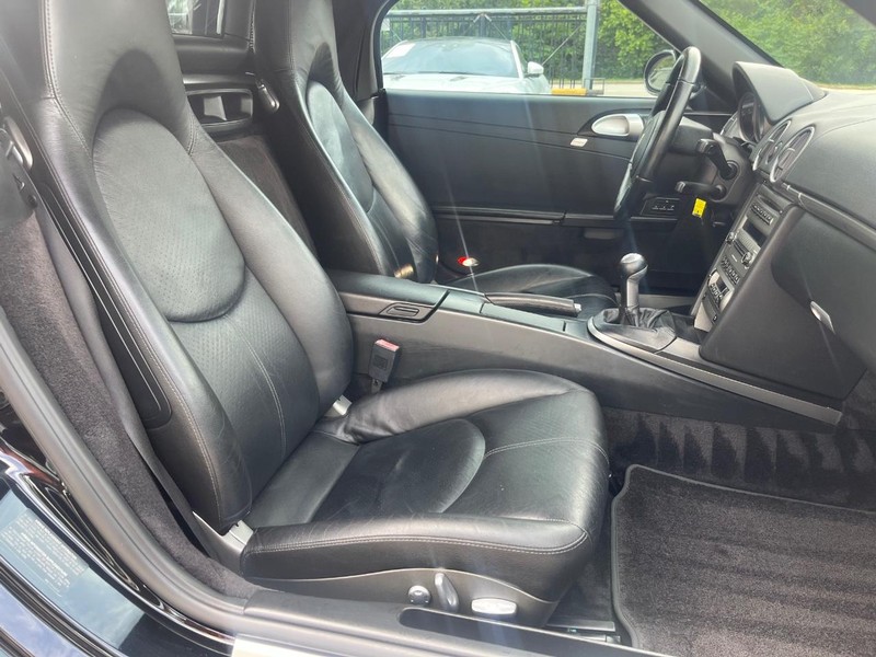 Porsche Boxster Vehicle Full-screen Gallery Image 22