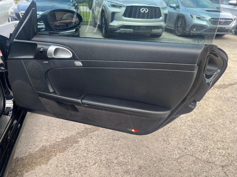 Porsche Boxster Vehicle Full-screen Gallery Image 23