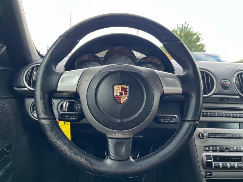 Porsche Boxster Vehicle Full-screen Gallery Image 24