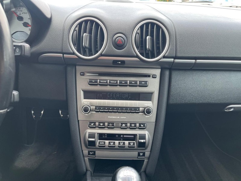 Porsche Boxster Vehicle Full-screen Gallery Image 26