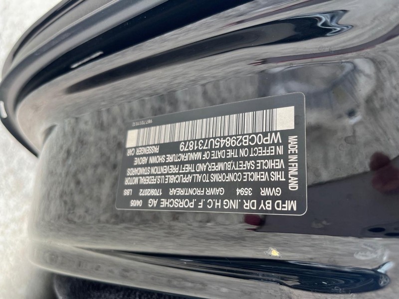 Porsche Boxster Vehicle Full-screen Gallery Image 30