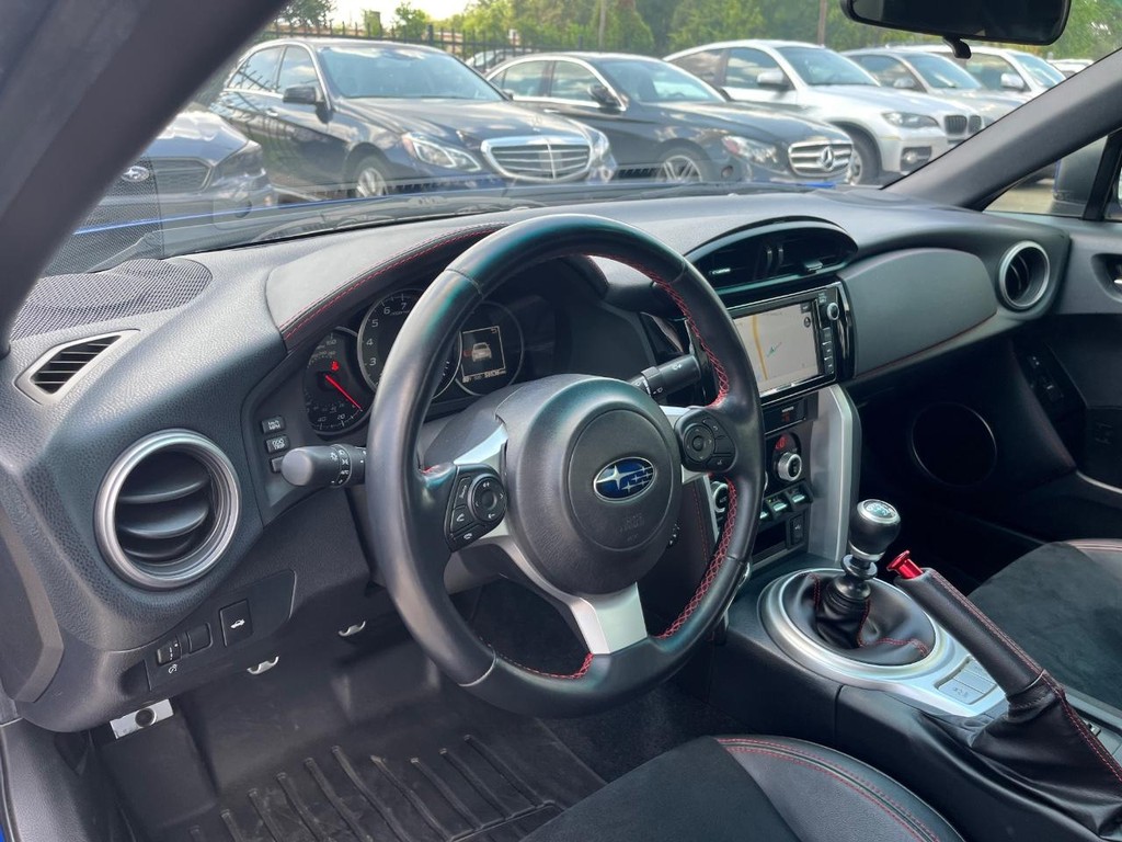 Subaru BRZ Vehicle Full-screen Gallery Image 10