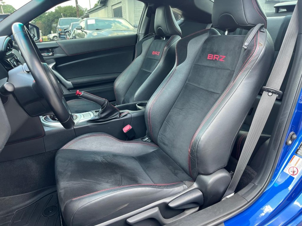 Subaru BRZ Vehicle Full-screen Gallery Image 11