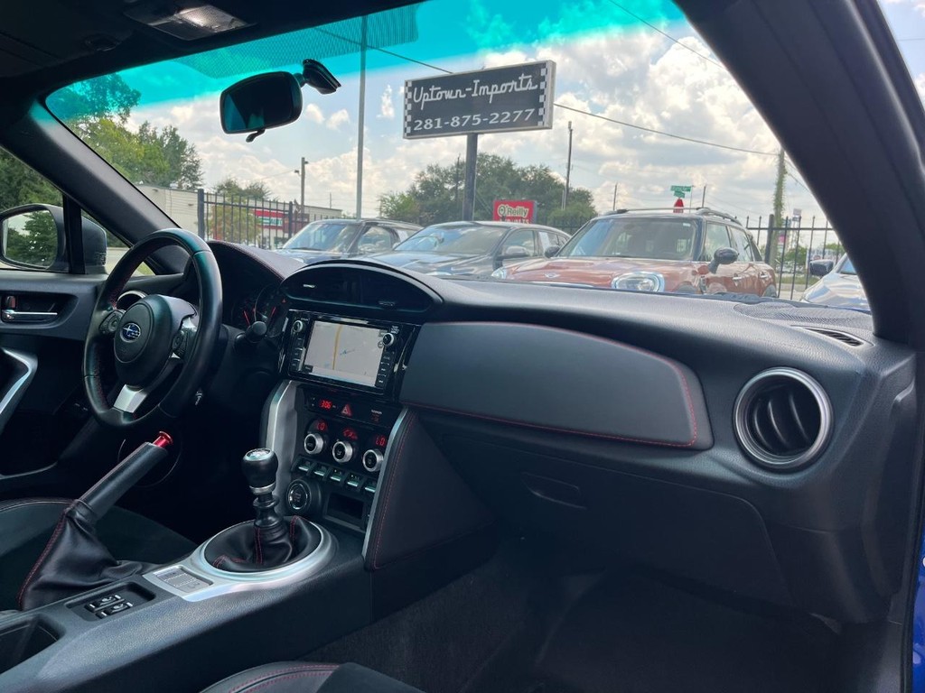 Subaru BRZ Vehicle Full-screen Gallery Image 13