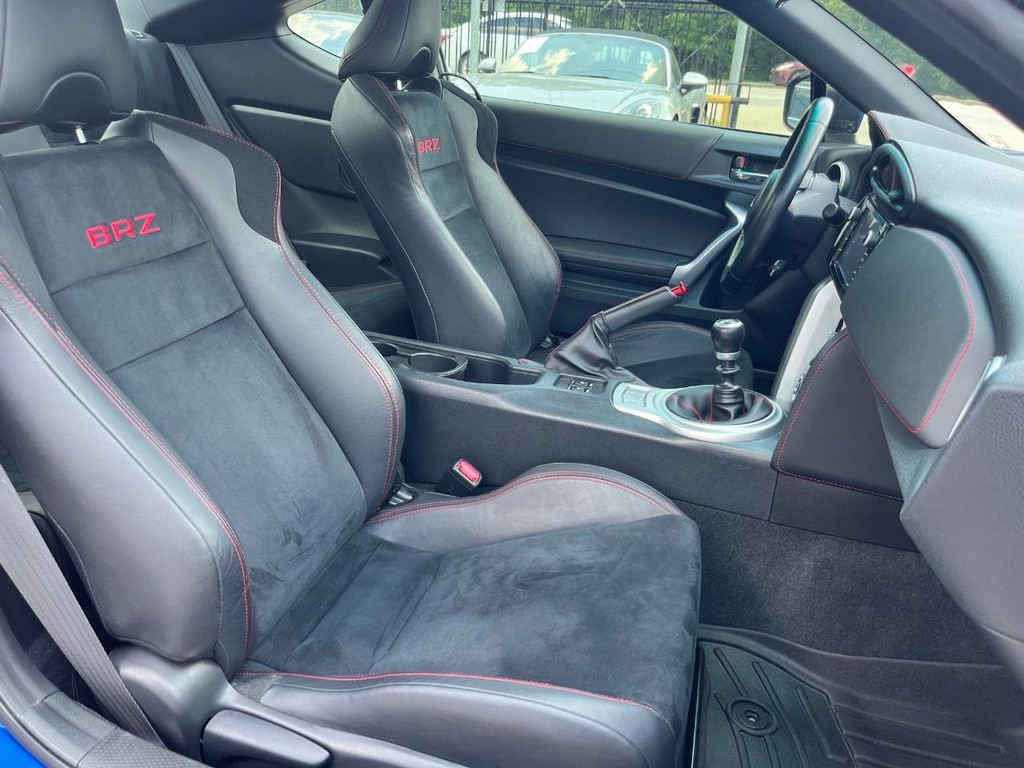 Subaru BRZ Vehicle Full-screen Gallery Image 14