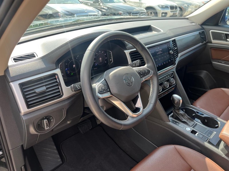 Volkswagen Atlas Vehicle Full-screen Gallery Image 10