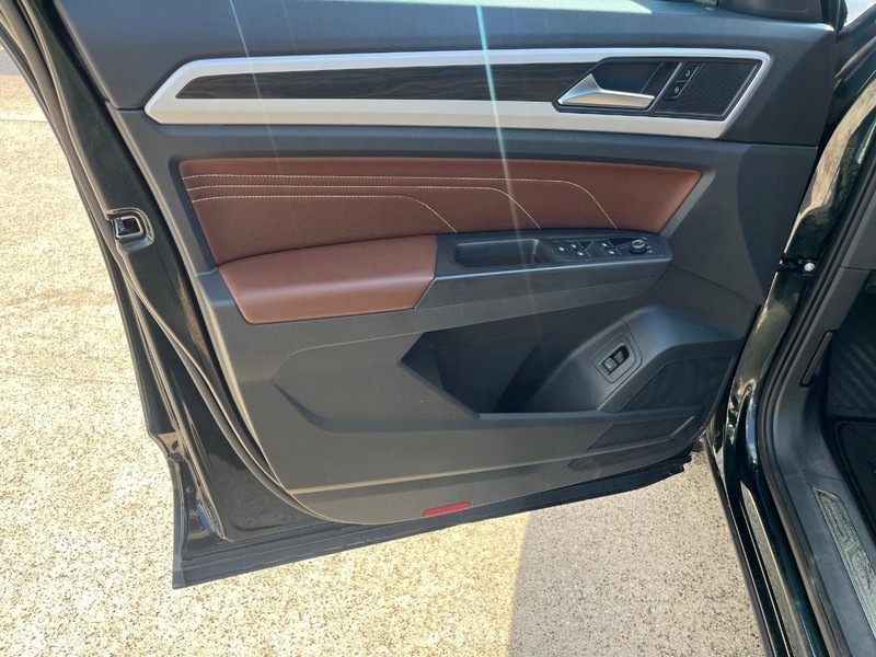 Volkswagen Atlas Vehicle Full-screen Gallery Image 12