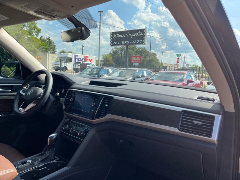 Volkswagen Atlas Vehicle Full-screen Gallery Image 13