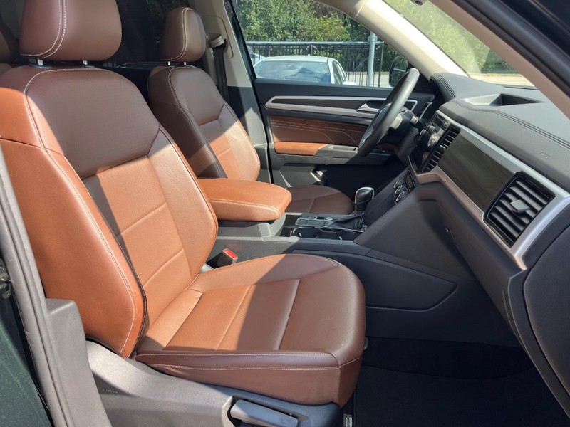 Volkswagen Atlas Vehicle Full-screen Gallery Image 14