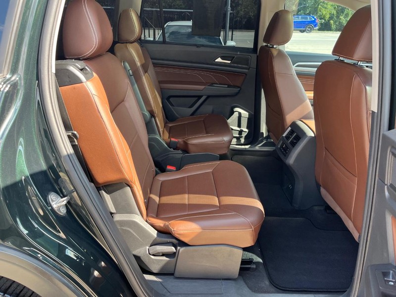 Volkswagen Atlas Vehicle Full-screen Gallery Image 16