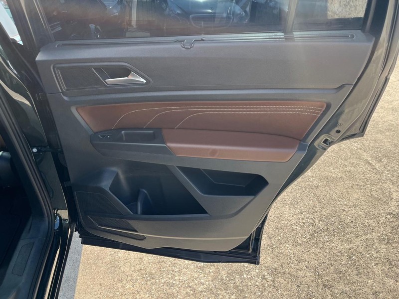 Volkswagen Atlas Vehicle Full-screen Gallery Image 18