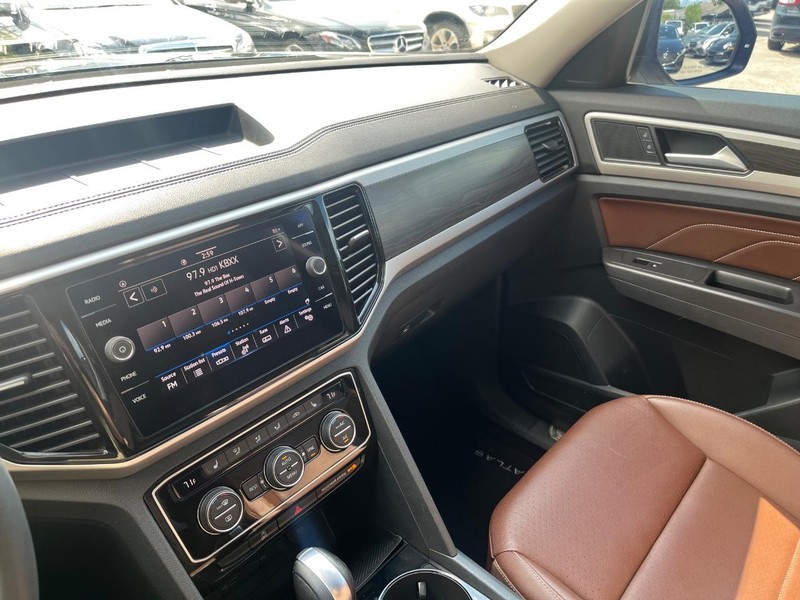 Volkswagen Atlas Vehicle Full-screen Gallery Image 24