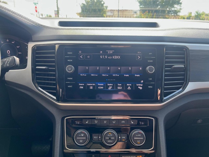 Volkswagen Atlas Vehicle Full-screen Gallery Image 26